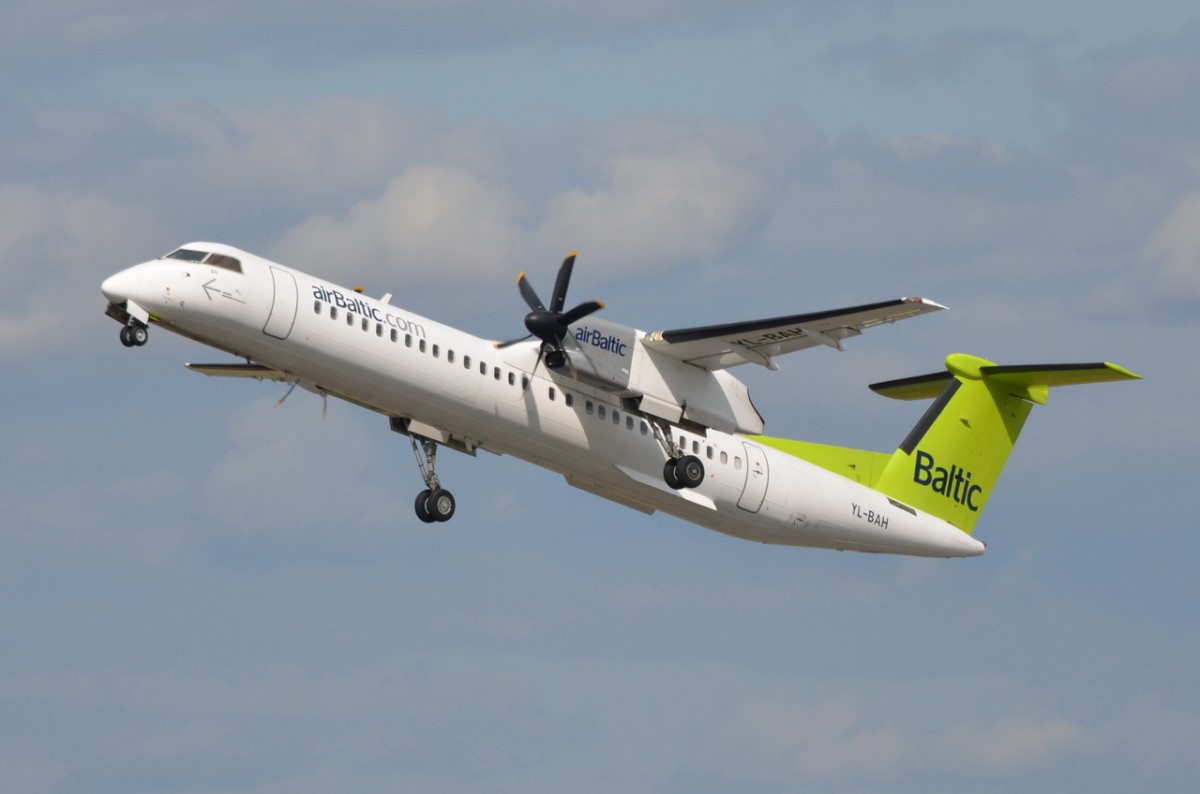 YL-BAY Air Baltic De Havilland Canada DHC-8-402Q Dash 8   gestartet am 20.08.2014 in Tegel