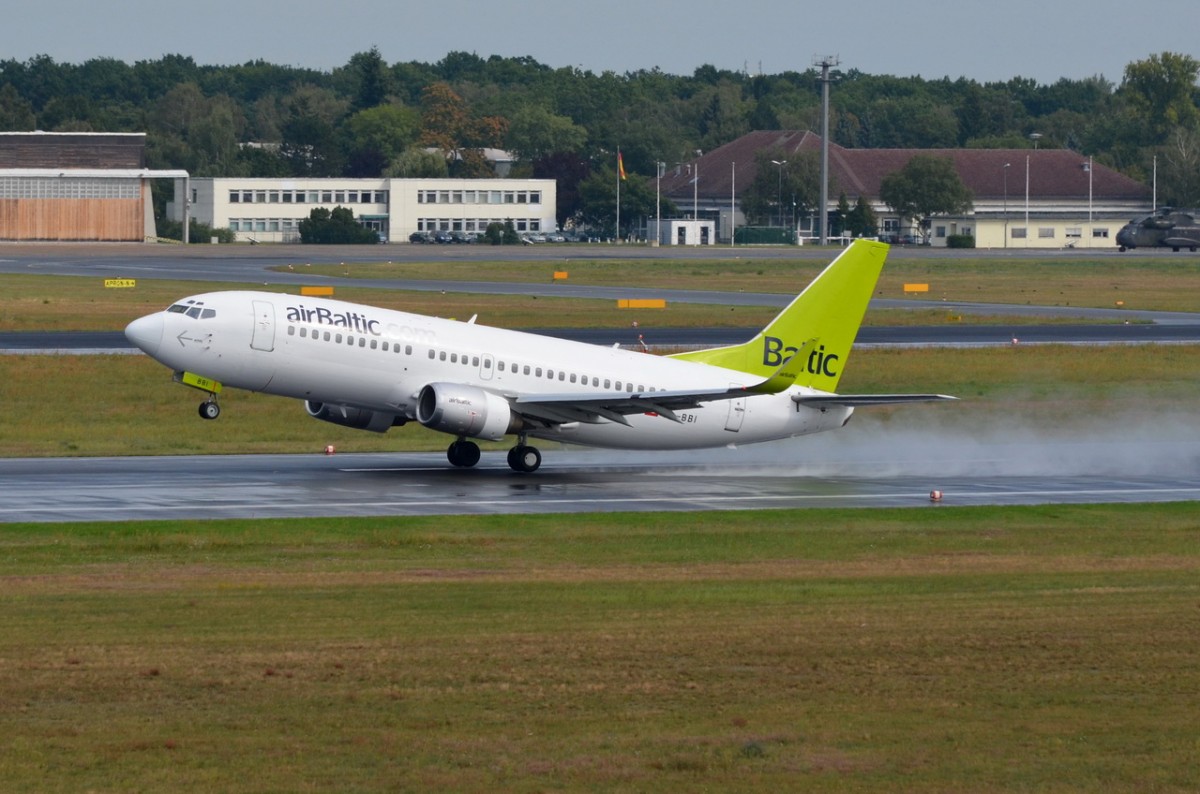 YL-BBI Air Baltic Boeing 737-33A (WL)   in Tegel gestartet am 21.08.2014