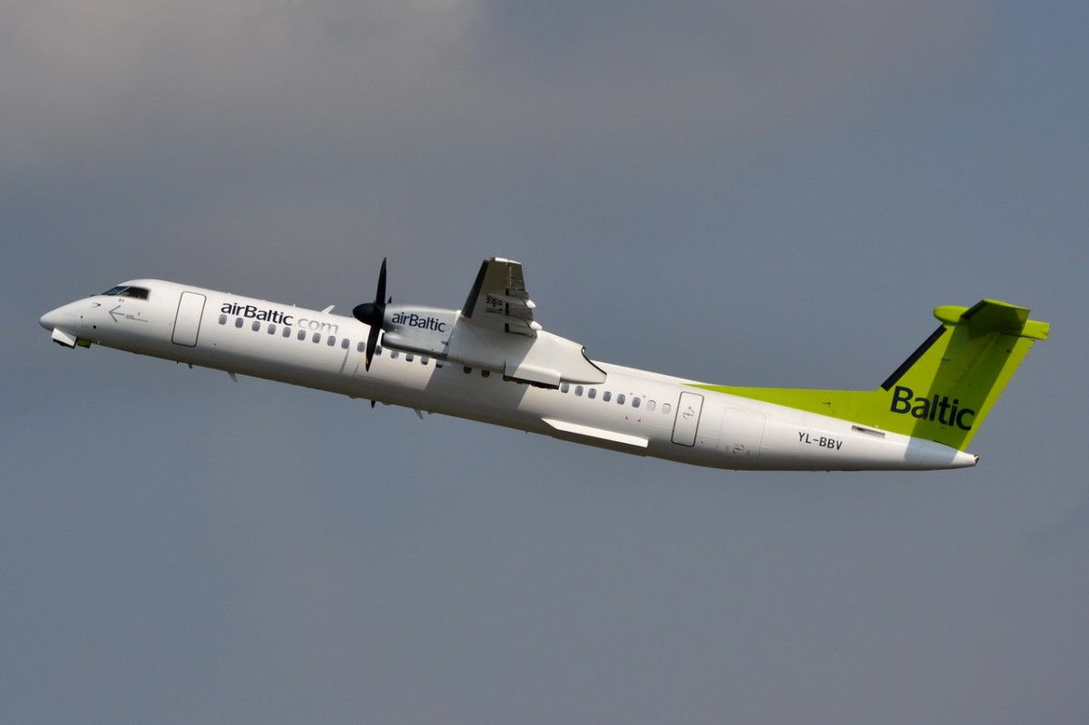 YL-BBV Air Baltic De Havilland Canada DHC-8-402Q Dash 8  gestartet in Tegel 23.04.2014