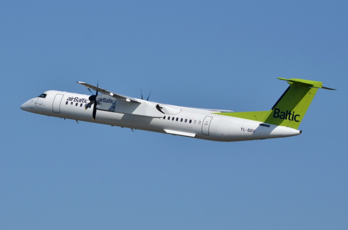 YL-BBV Air Baltic De Havilland Canada DHC-8-402Q Dash 8   gestartet in Tegel  29.04.2015