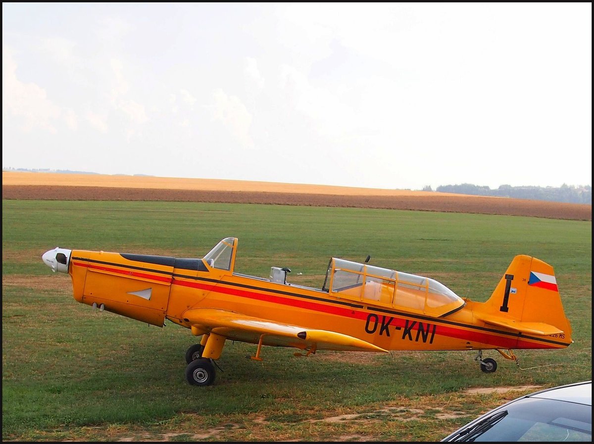 Zlin 226MS OK-KNI Aeroklub  Dvůr Králové nad Labem in Sportflugplatz Velke Porici LKVP am 8.10.2011.
