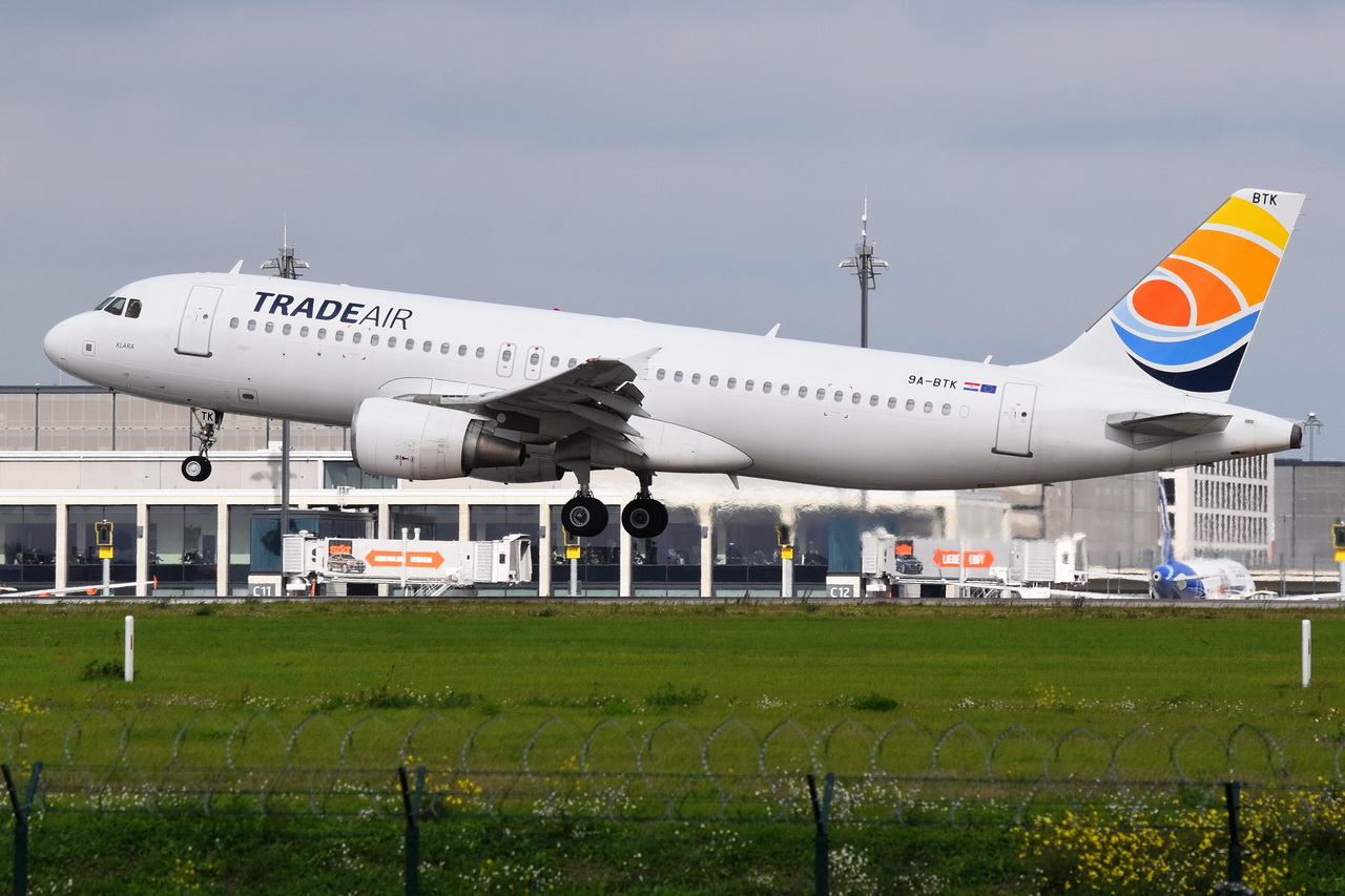 9A-BTK , Trade Air , Airbus A320-214 , Berlin-Brandenburg  Willy Brandt  , BER , 02.10.2022 ,