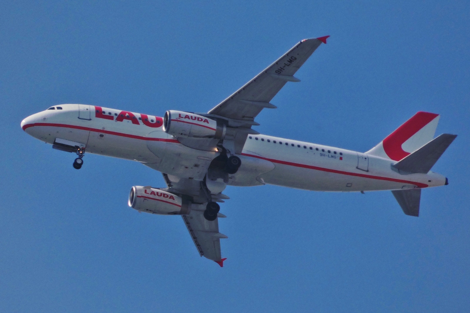 9H-LMG Airbus A320-232, von Lauda Air, beim Anflug auf den Flughafen in Wien. 04.05.2026
