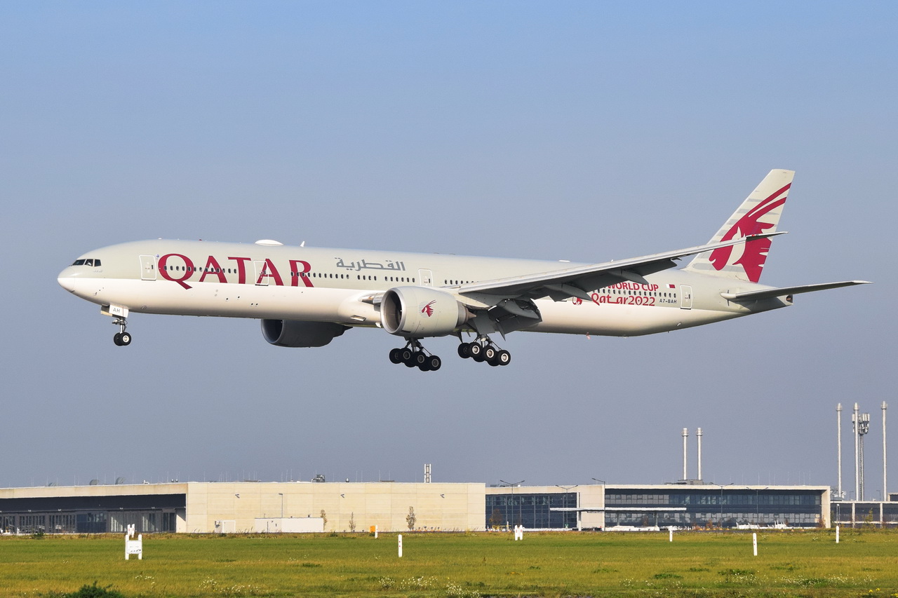 A7-BAH , Qatar Airways , Boeing 777-3DZER , Berlin-Brandenburg  Willy Brandt  , BER , 31.10.2022 ,