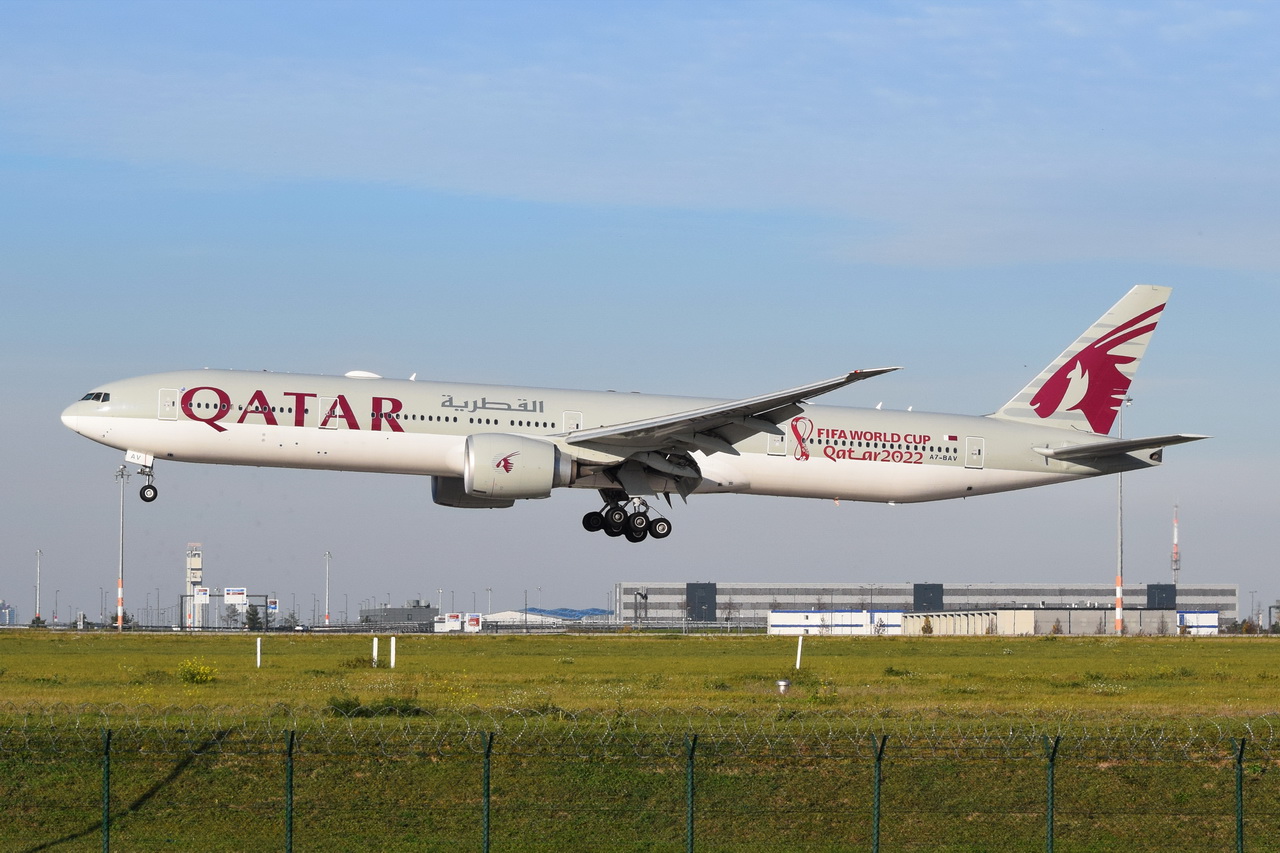 A7-BAV , Qatar Airways , Boeing 777-3DZER ,  Berlin-Brandenburg  Willy Brandt  , BER , 12.11.2022 ,