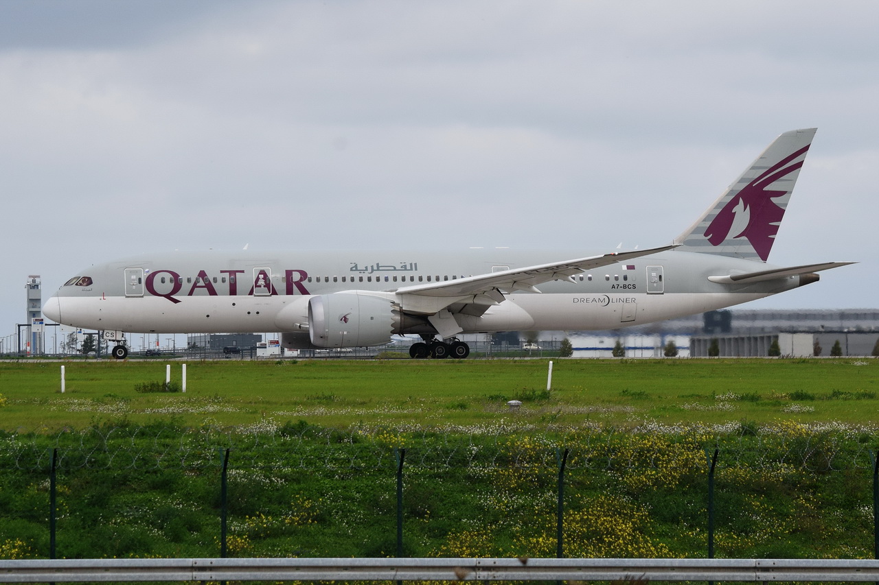 A7-BCS , Qatar Airways , Boeing 787-8 Dreamliner , Berlin-Brandenburg  Willy Brandt  , BER , 02.10.2022 ,
