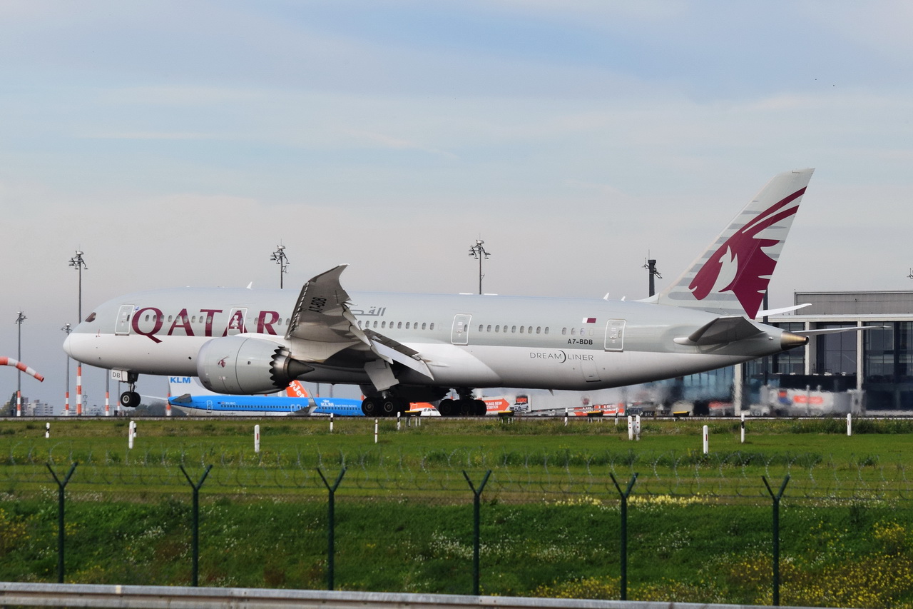 A7-BDB , Qatar Airways , Boeing 787-8 Dreamliner ,  Berlin-Brandenburg  Willy Brandt  , BER , 05.10.2022 ,