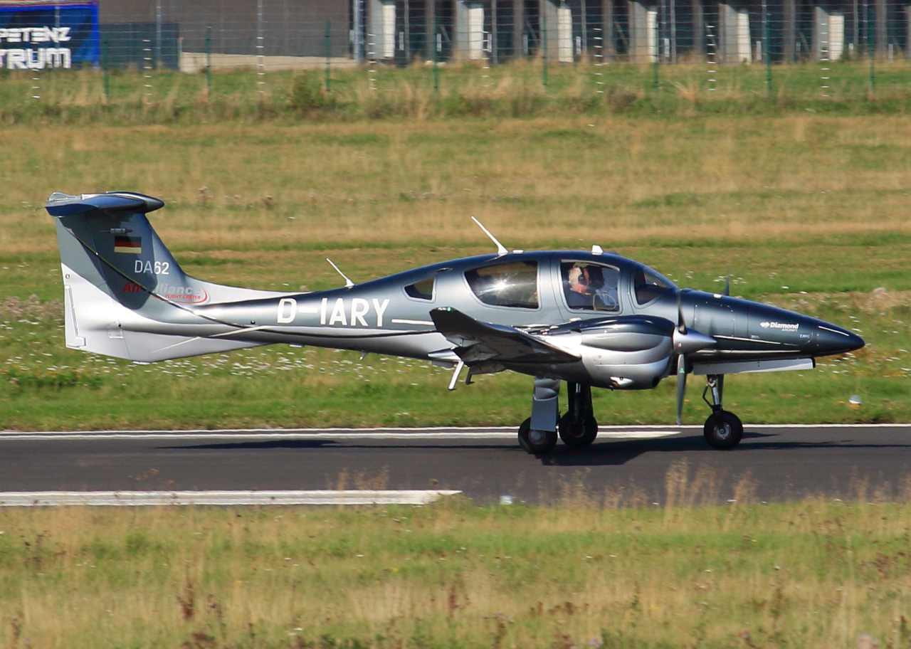 Air Alliance, D-IARY, Diamond Aircraft DA-62, S/N: 62.081. Siegerland (EDGS) am 11.09.2023.