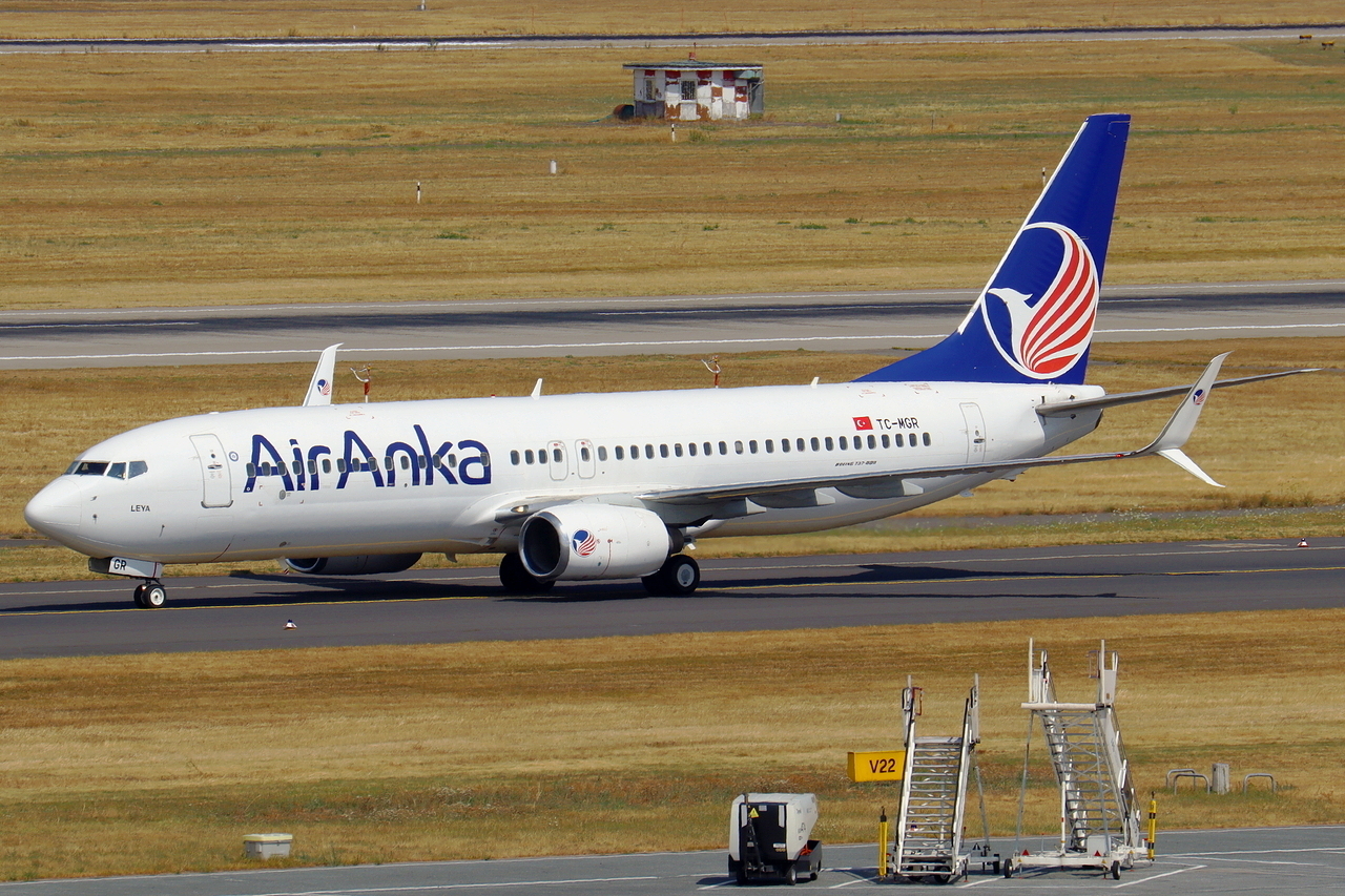 Air Anka Boeing 737-85F TC-MGR rollt zum Gate in D�sseldorf 2.8.2026