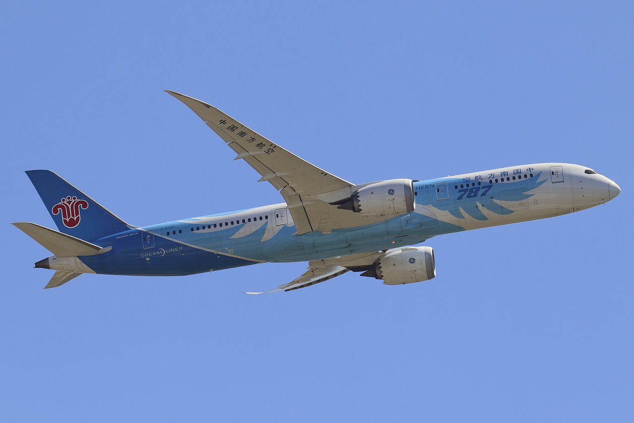 China Southern Airlines Boeing 787-9 Dreamliner B-209D beim Start in Frankfurt 13.6.2026