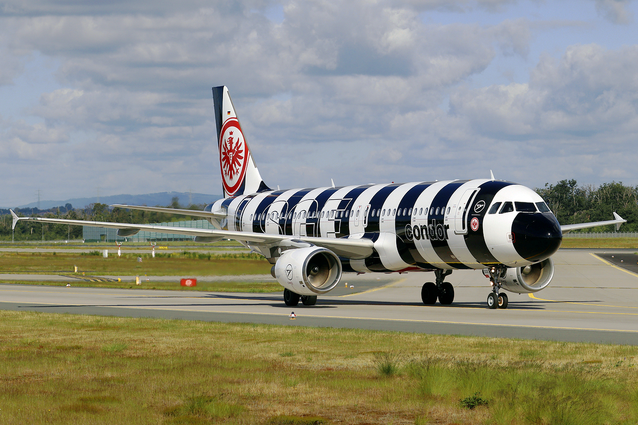 Condor Airbus A320-214 D-ASGE rollt zum Terminal in Frankfurt 13.6.2026