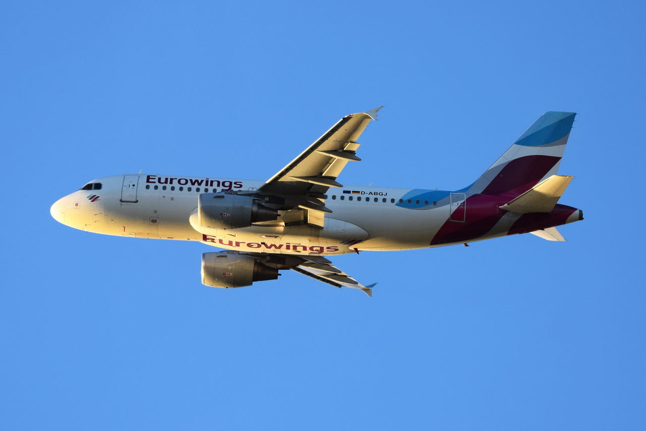 D-ABGJ , Eurowings , Airbus A319-112 , 07.10.2022 , Berlin-Brandenburg  Willy Brandt  , BER , 