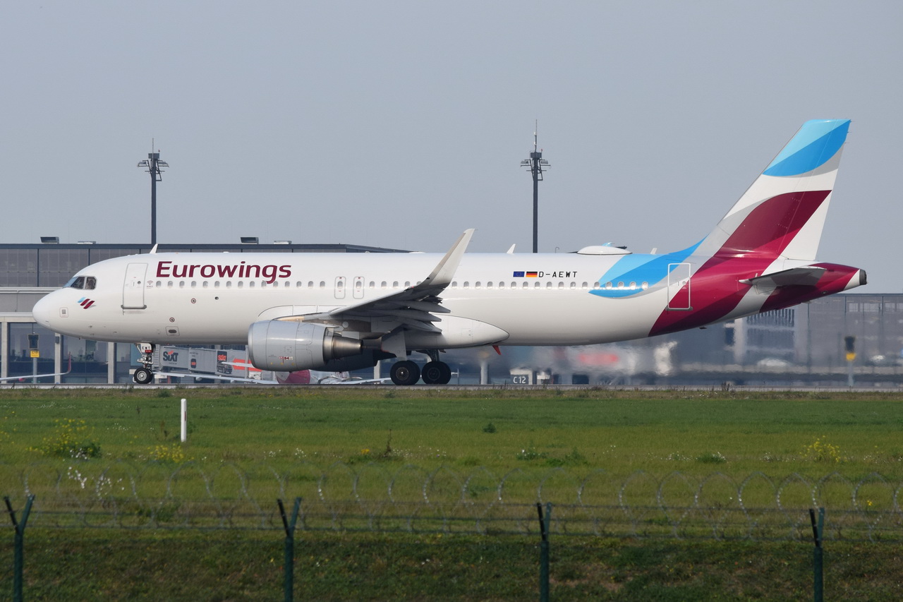 D-AEWT , Eurowings , Airbus A320-214(WL) , 31.10.2022 , Berlin-Brandenburg  Willy Brandt  , BER , 