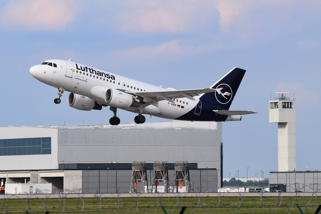 D-AIBM , Lufthansa City Line , Airbus A319-112 , Berlin-Brandenburg  Willy Brandt  , BER , 25.09.2022 ,