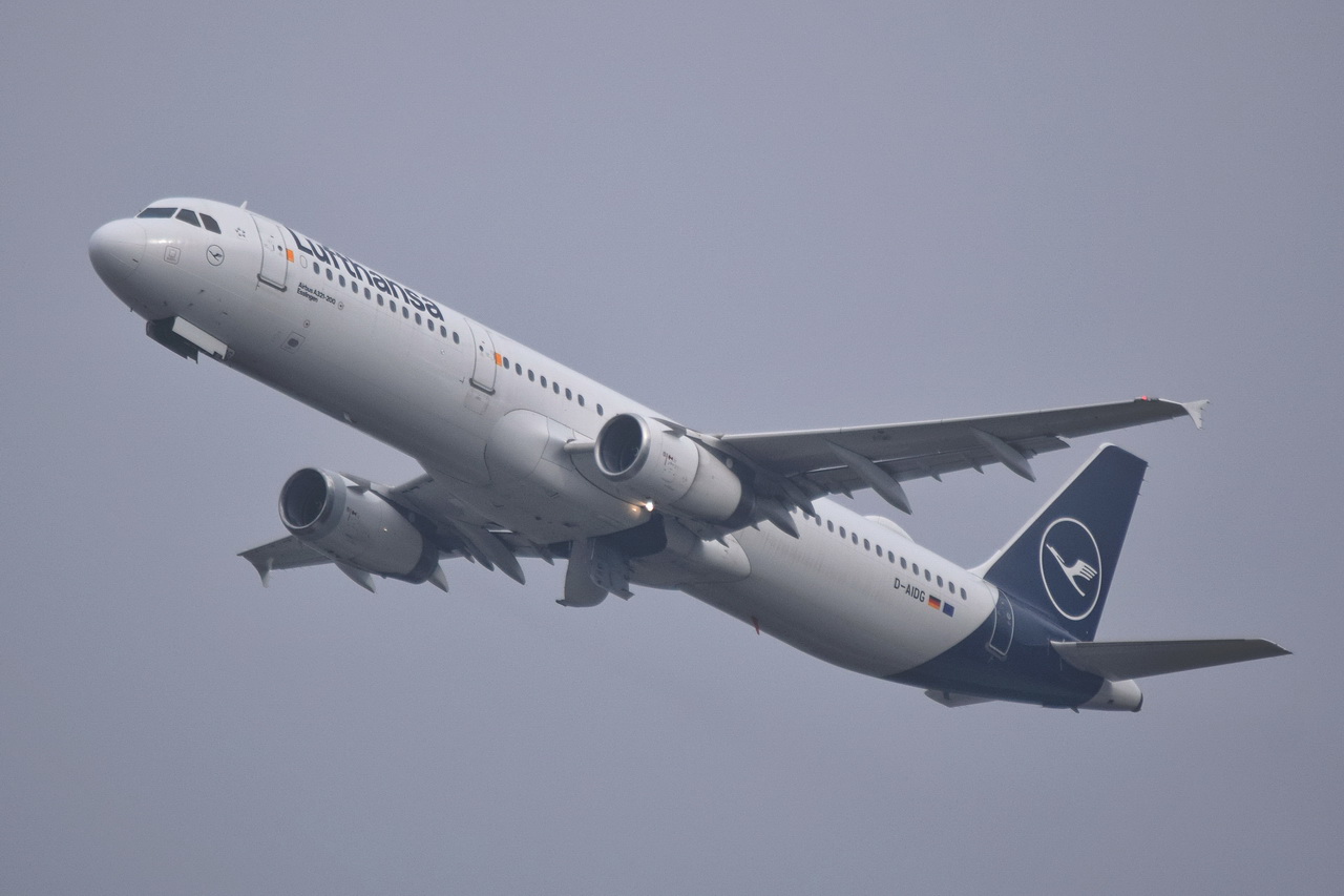 D-AIDG , Lufthansa , Airbus A321-231  Esslingen  , Berlin-Brandenburg  Willy Brandt  , BER , 25.10.2023 ,