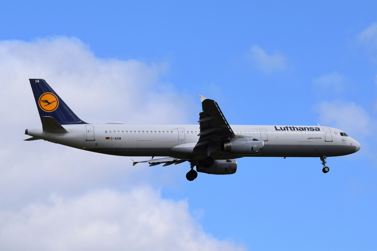 D-AIDW , Lufthansa , Airbus A321-231 , Berlin-Brandenburg  Willy Brandt  , BER ,18.05.2023