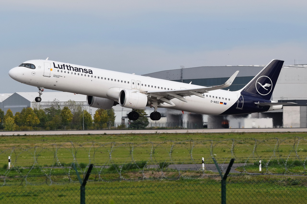 D-AIEG , Lufthansa , Airbus A321-271NX  Naumburg   ,  05.10.2022 , Berlin-Brandenburg  Willy Brandt  , BER , 