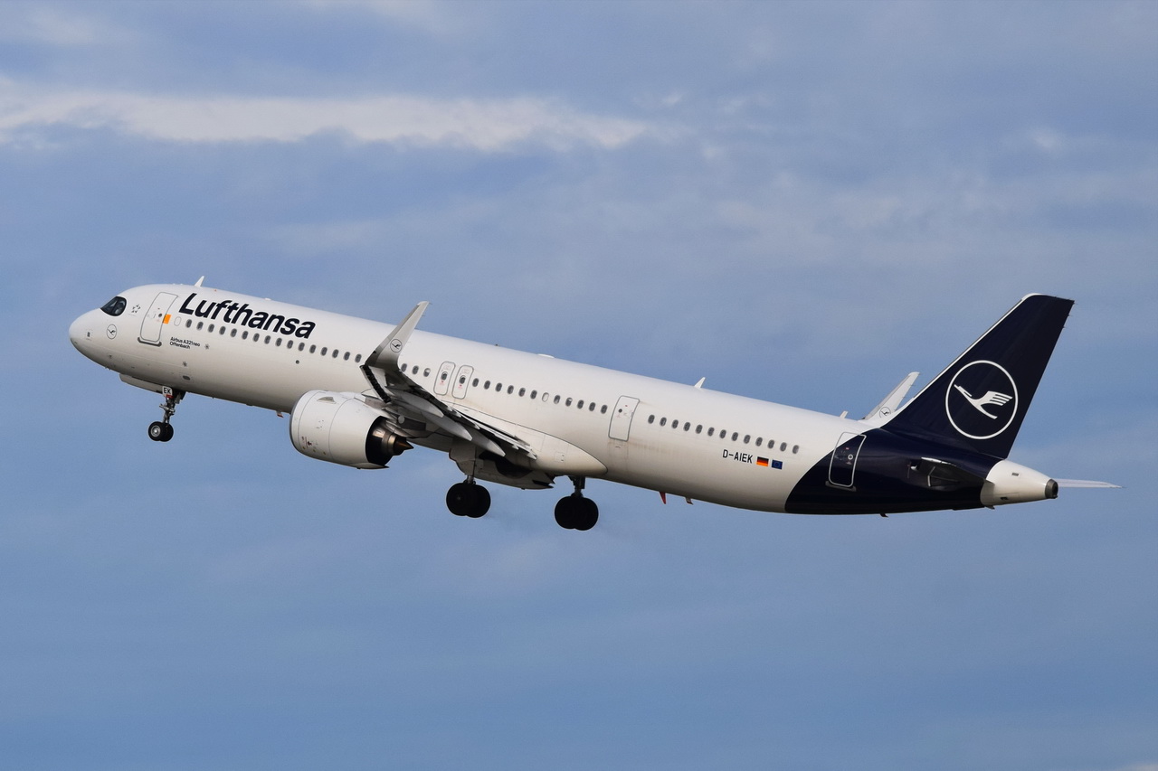 D-AIEK , Lufthansa , Airbus A321-271NX  Offenbach  , 05.10.2022 , Berlin-Brandenburg  Willy Brandt  , BER , 
