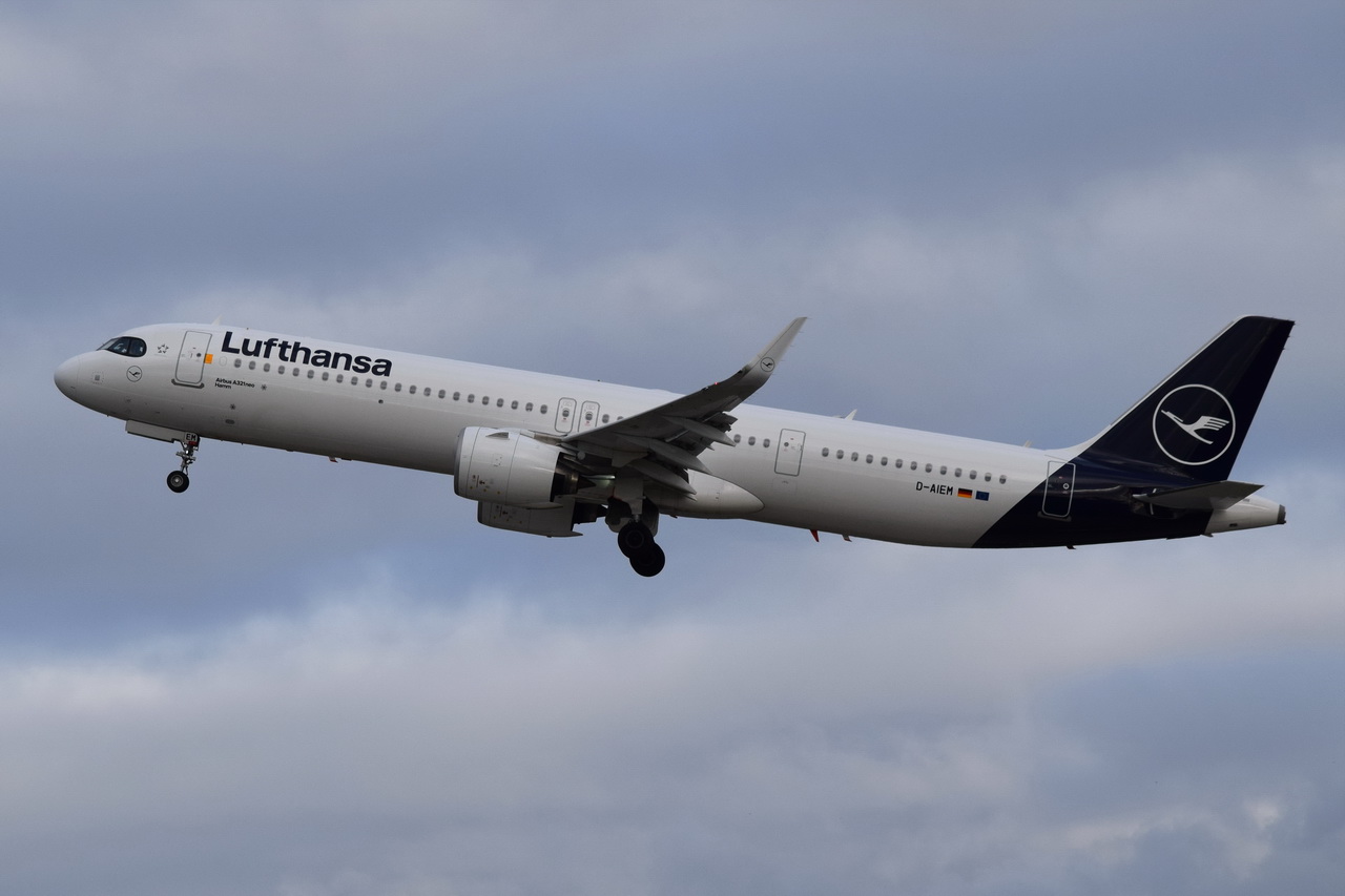 D-AIEM , Lufthansa , Airbus A321-271NX  Hamm  , 19.10.2022 , Berlin-Brandenburg  Willy Brandt  , BER , 
