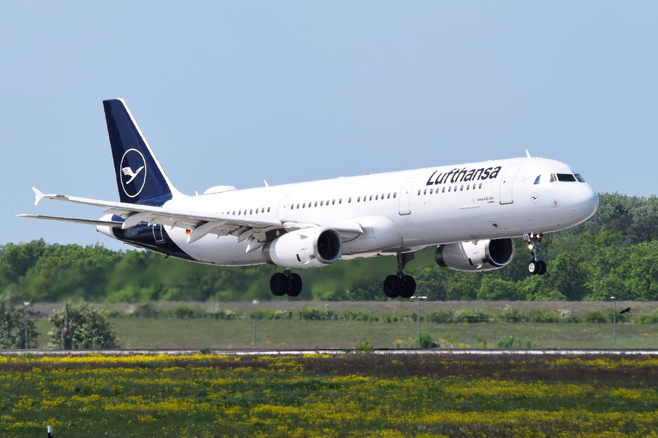 D-AISQ , Lufthansa , Airbus A321-231  Lindau  , 12.05.2023 , Berlin-Brandenburg  Willy Brandt  , BER , 
