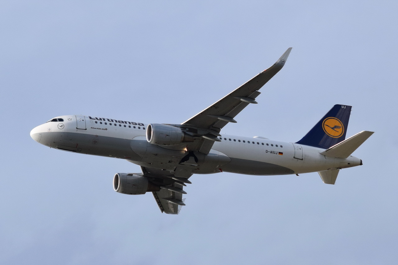 D-AIUJ , Lufthansa , Airbus A320-214(WL) , Berlin-Brandenburg  Willy Brandt  , BER , 09.09.2022 