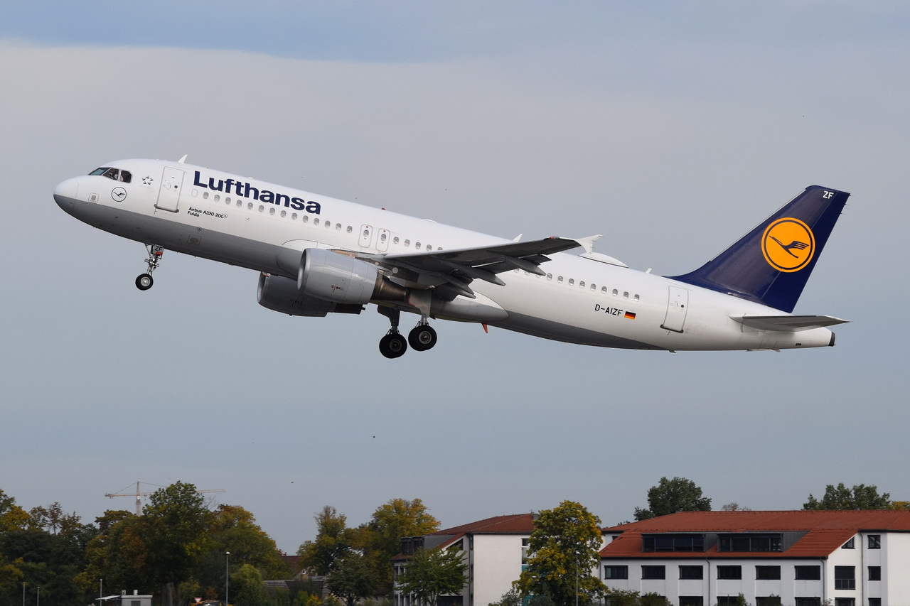 D-AIZF , Lufthansa , Airbus A320-214  Fulda  ,  Berlin-Brandenburg  Willy Brandt  , BER , 05.10.2022 ,
 