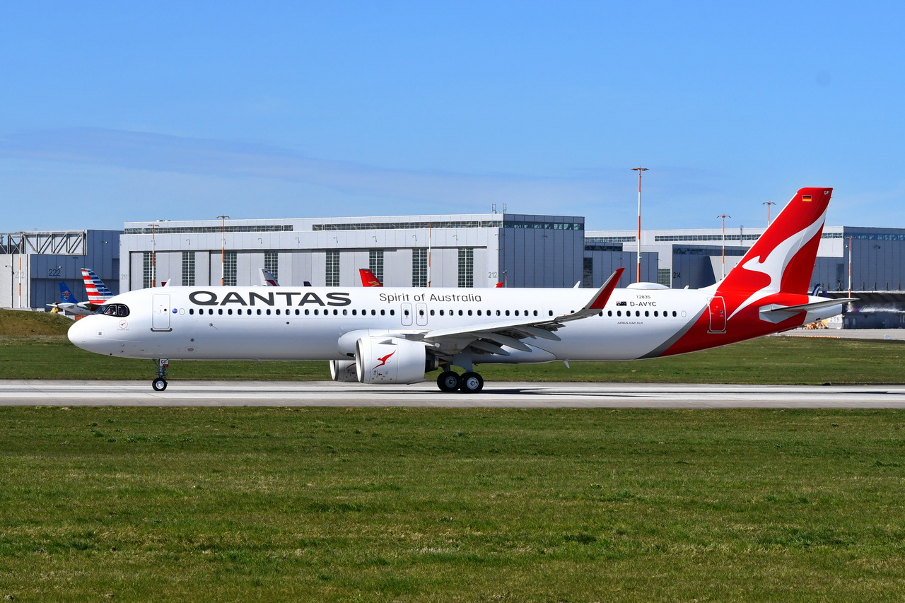 D-AVYC , Qantas  , Airbus A321-271NY ,  VH-OGF , Hamburg-Finkenwerder , 09.04.2026 ,