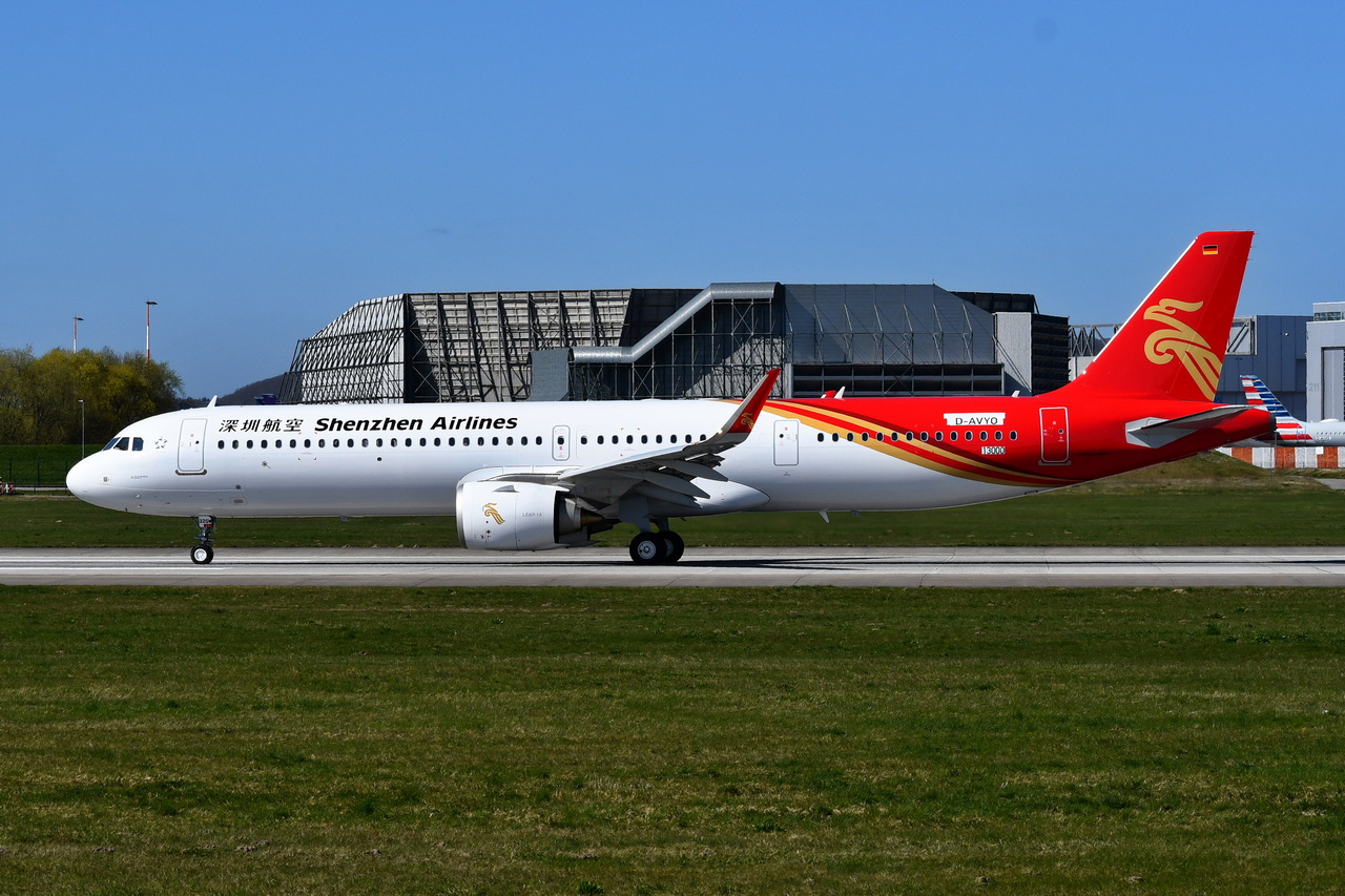 D-AVYC , Shenzhen Airlines , Airbus A321-251NX ,   B-32QW , Hamburg-Finkenwerder , 07.04.2026 ,