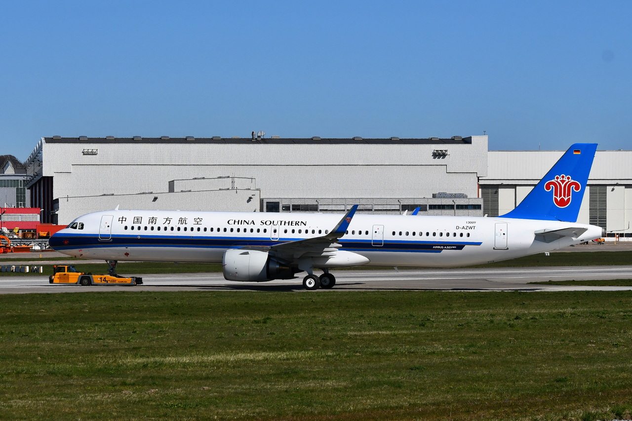 D-AZWT ,  China Southern Airlines , Airbus A321-251NX , B-32R1 , Hamburg-Finkenwerder , 09.04.2026 ,