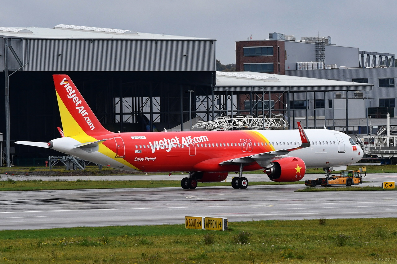 D-AZYW , VietJetAir , Airbus A321-271NX , 23.10.2025 , Hamburg-Finkenwerder , 