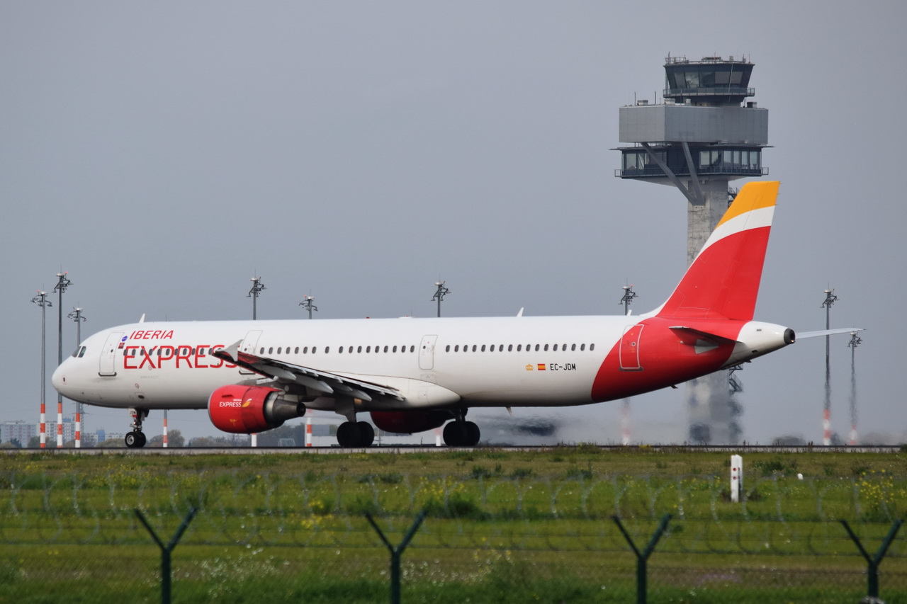 EC-JDM , Iberia Express , Airbus A321-213 , 29.10.2022 , Berlin-Brandenburg  Willy Brandt  , BER , 