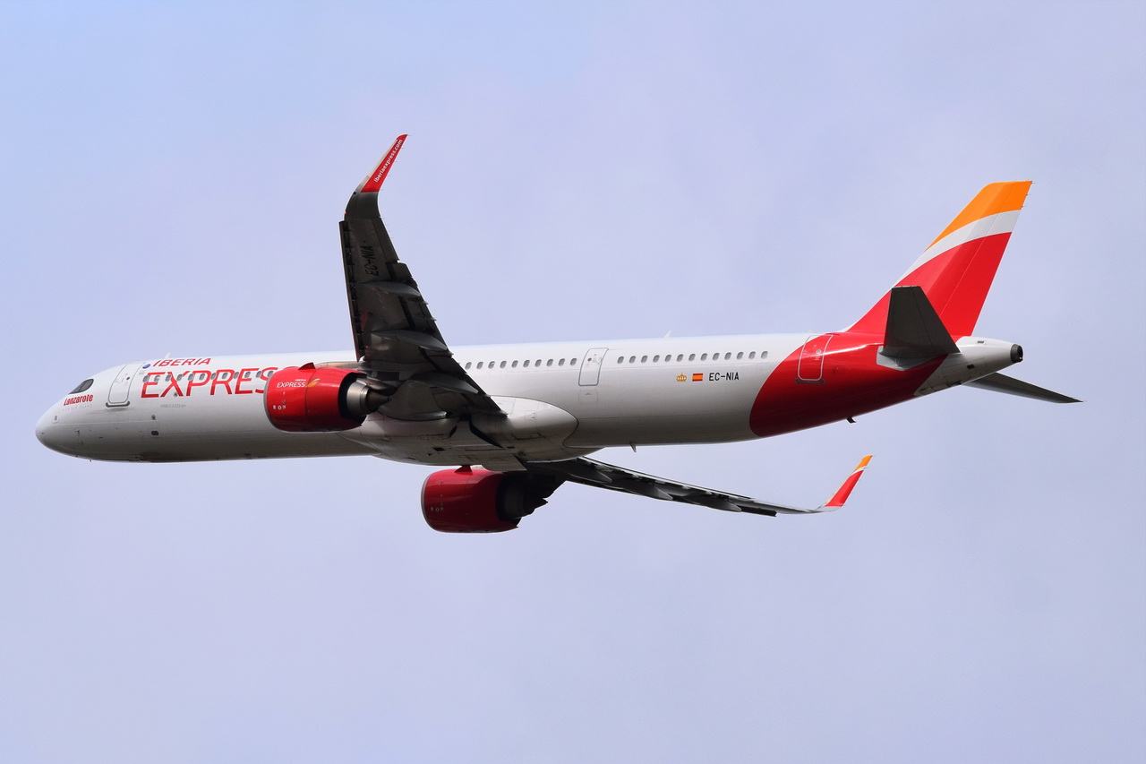 EC-NIA , Iberia Express , Airbus A321-251NX , Berlin-Brandenburg  Willy Brandt  , BER , 04.10.2023 ,