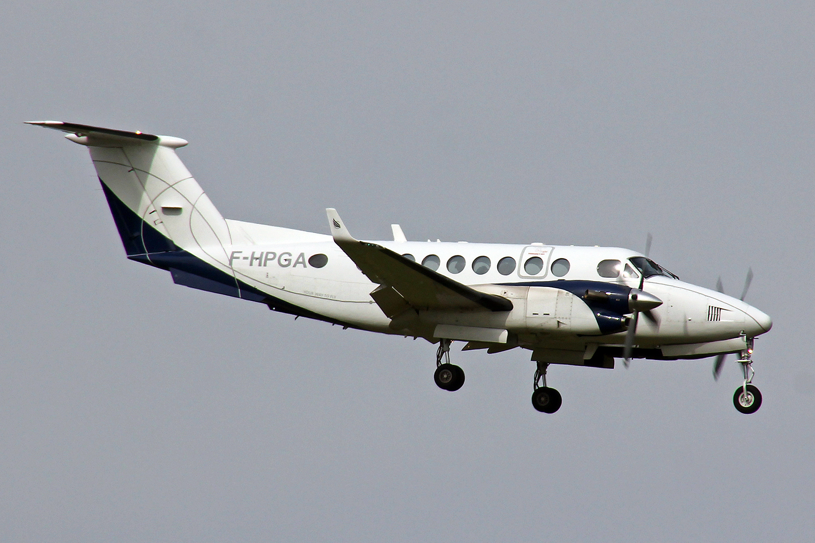 Emil Frey Motors France, F-HPGA, Beechcraft 350i King Air, msn: FL-774, 10.April 2023, ZRH Zürich, Switzerland.