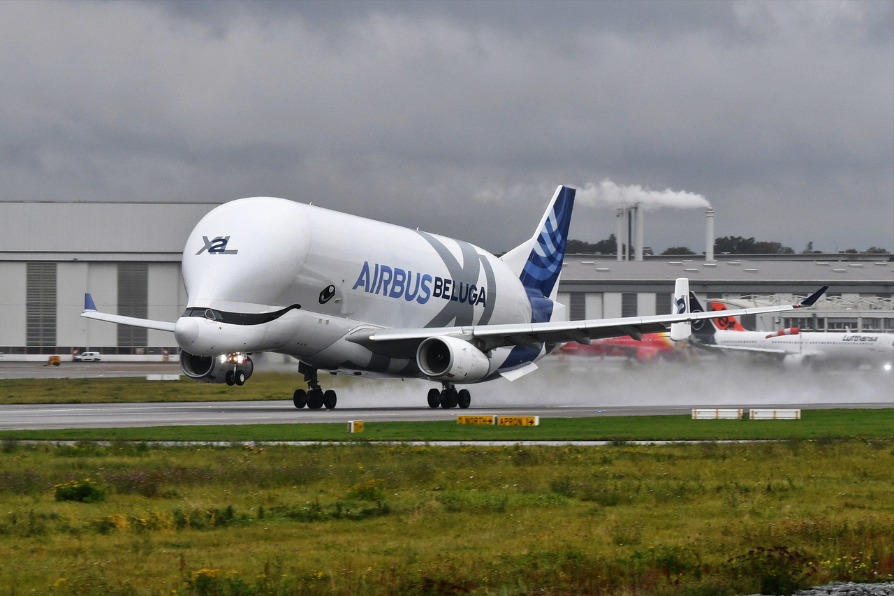 F-GXLH , Airbus Transport International , Airbus A330-743L Beluga XL , 23.10.2025 , Hamburg-Finkenwerder , 