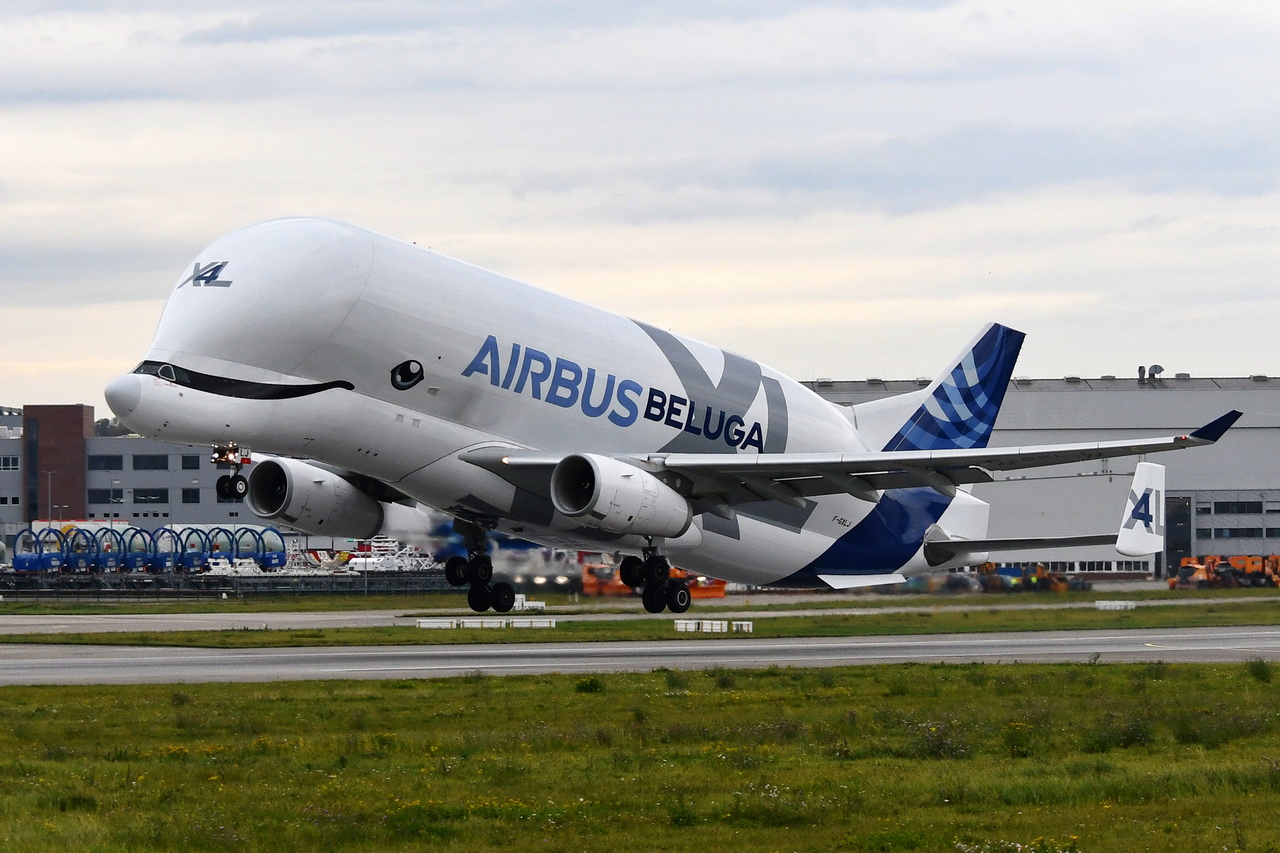 F-GXLJ , Airbus Transport International , Airbus A330-743L Beluga XL , Hamburg-Finkenwerder , 20.10.2025 ,