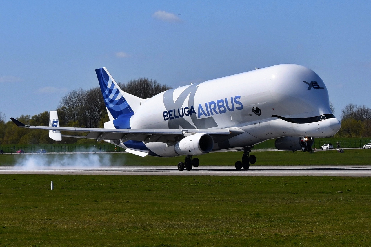 F-GXLN , Airbus Transport International , Airbus A330-743L Beluga XL , Hamburg-Finkenwerder , 07.04.2026 ,
