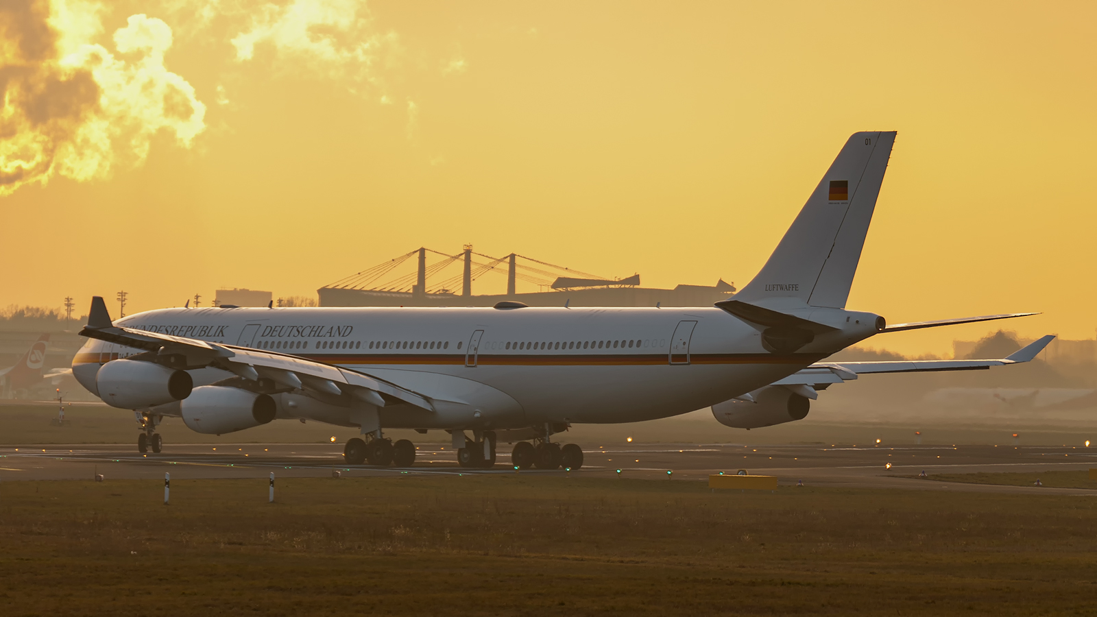 German Air Force  FlBschftBMVg  | Airbus A340-313 | 16+01 | MSN:274 | Flughafen Berlin-Tegel am 12. Februar 2015