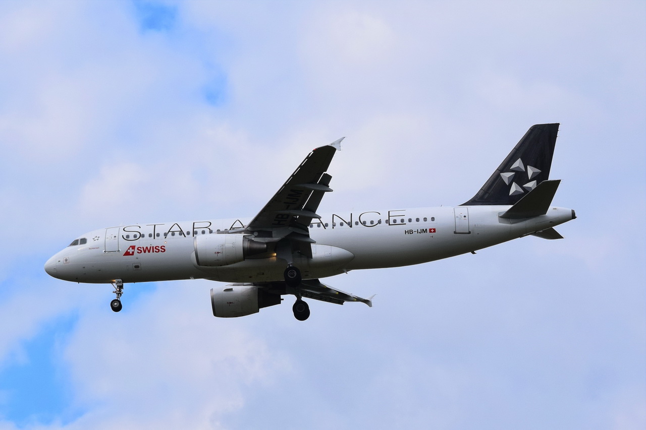 HB-IJM , Swiss , Airbus A320-214 , 11.09.2022 , Berlin-Brandenburg  Willy Brandt  , BER , 