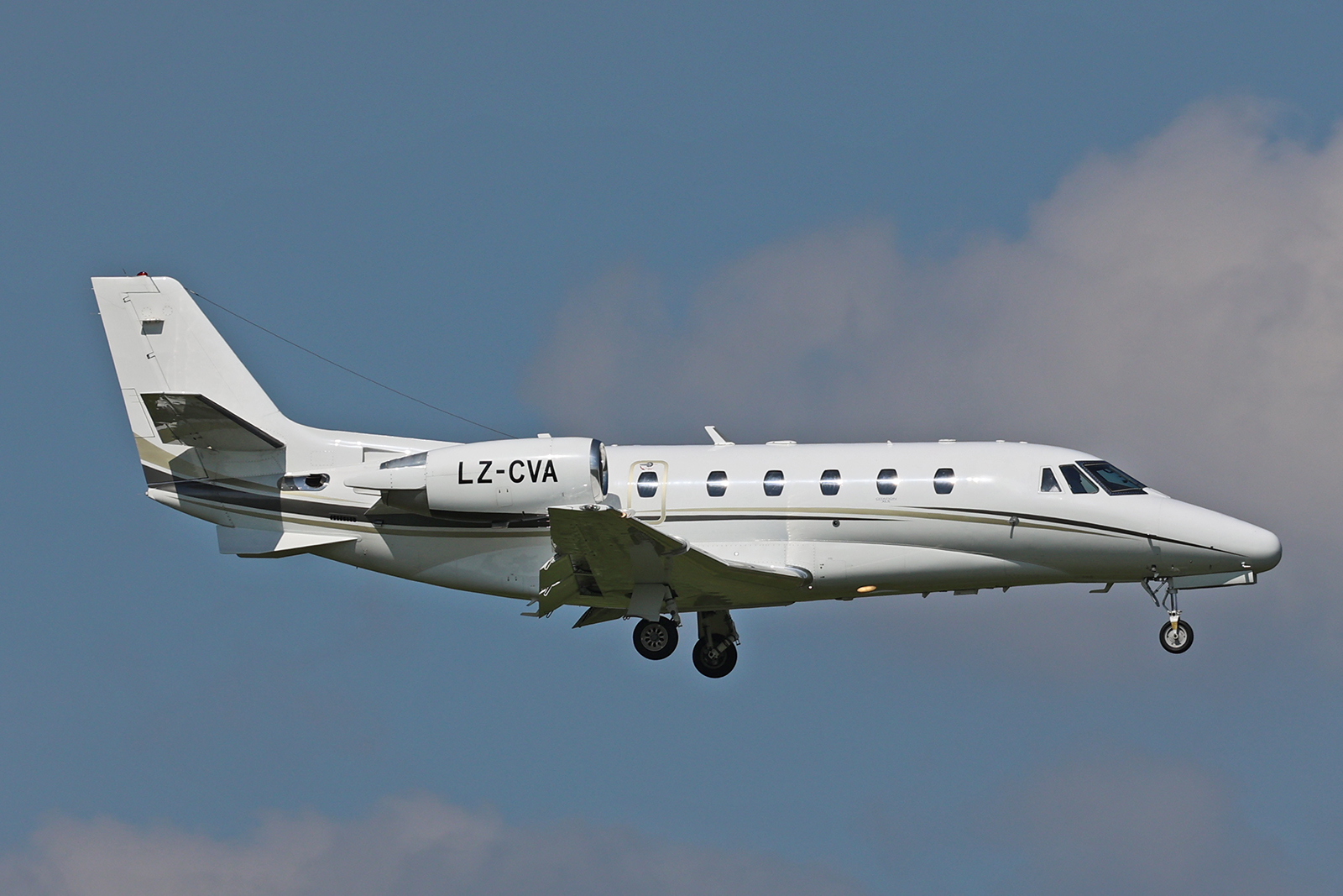Heli Air Services, LZ-CVA, Cessna 560 XL Citation XLS, msn: 560-5727, 03.Mai 2023, ZRH Zürich, Switzerland.