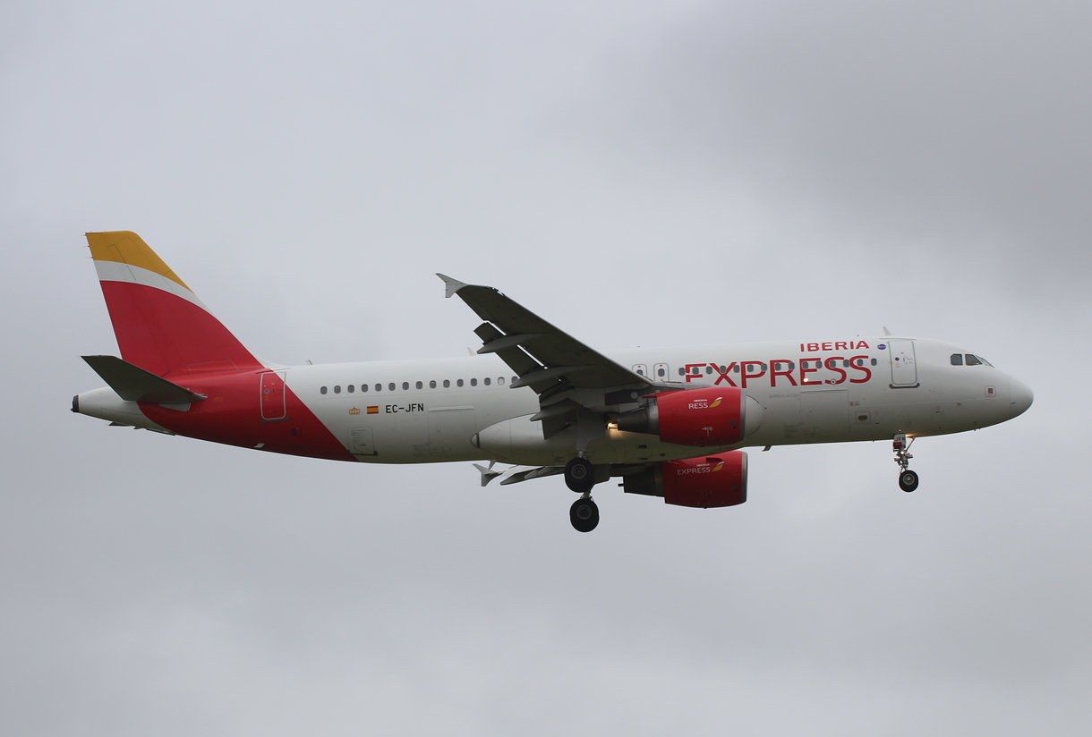 Iberia Expres, Airbus A 320-214, EC-JFN, BER, 10.10.2025