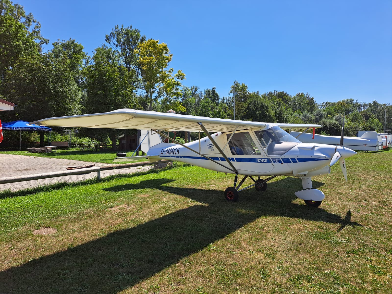 Ikarus Comco C 42, D-MMKK, Flugplatz Moosburg auf der Kippe (EDPI), 11.8.2024