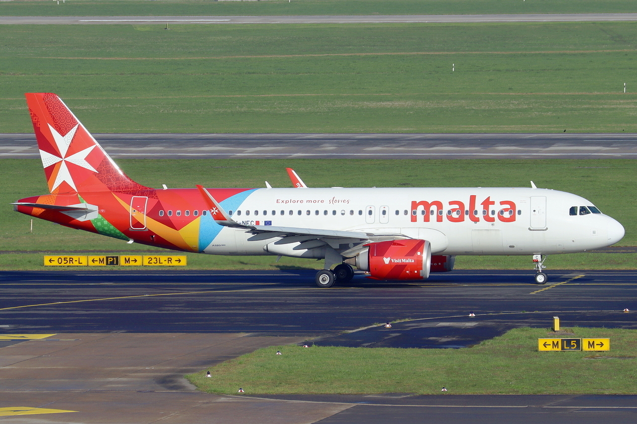 KM Malta Airlines Airbus A320-251N 9H-NEC rollt zum Start in Düsseldorf 29.3.2026