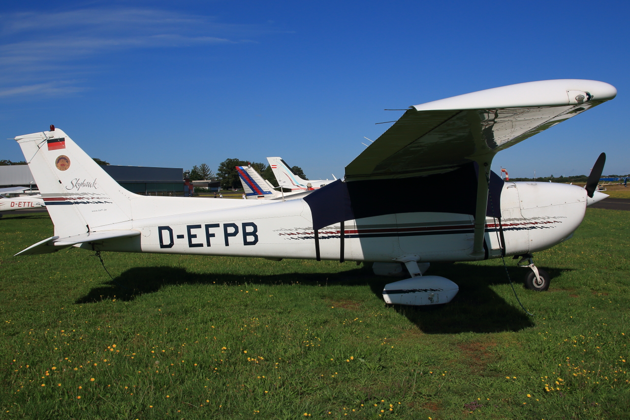 Kölner Klub für Luftsport, D-EFPB, Cessna 172R Skyhawk II, S/N: 80365. Bonn-Hangelar (EDKB) am 26.08.2023.