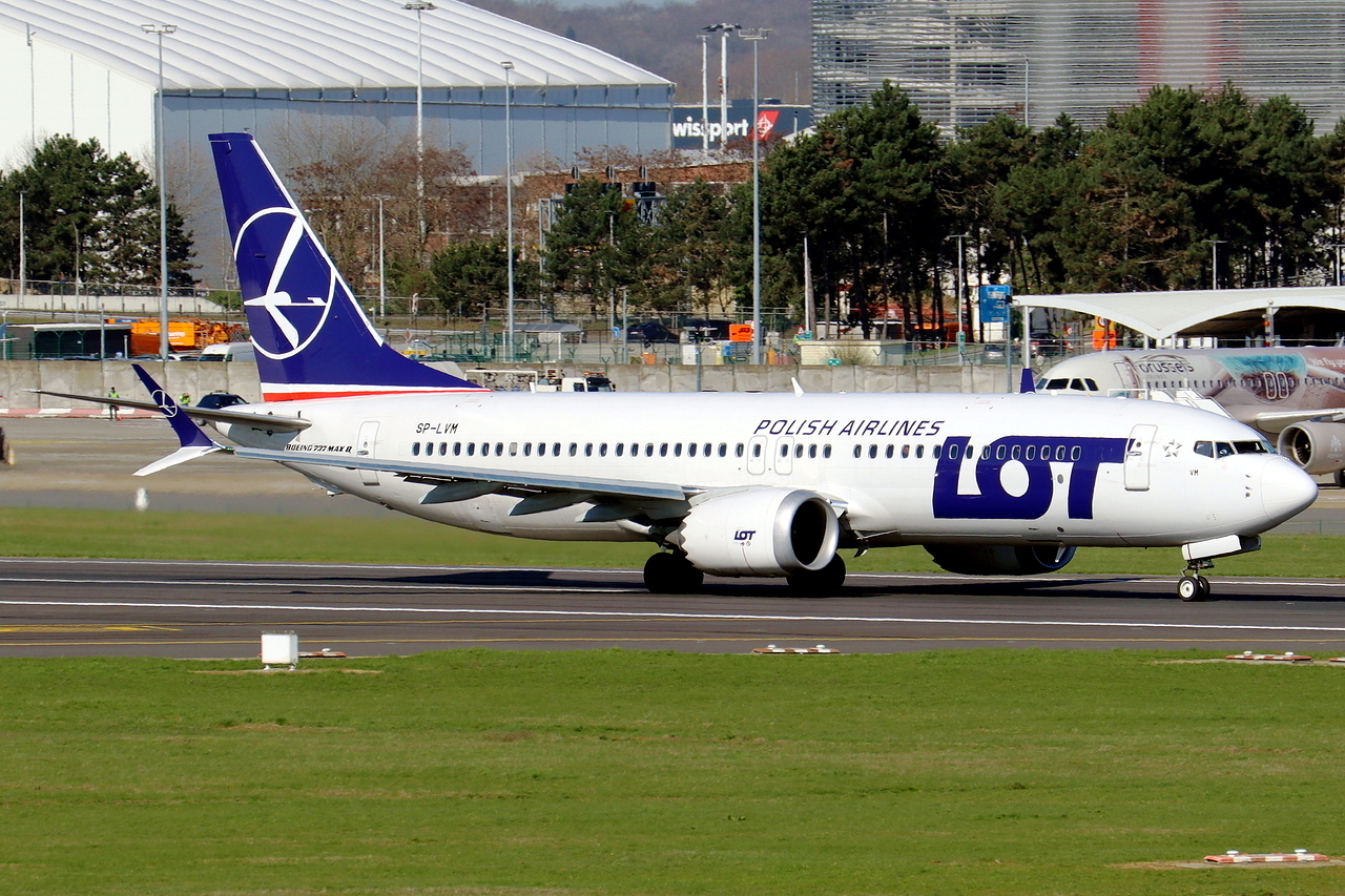 LOT Boeing 737-8 MAX SP-LVM beim Start in Brüssel 18.3.2026