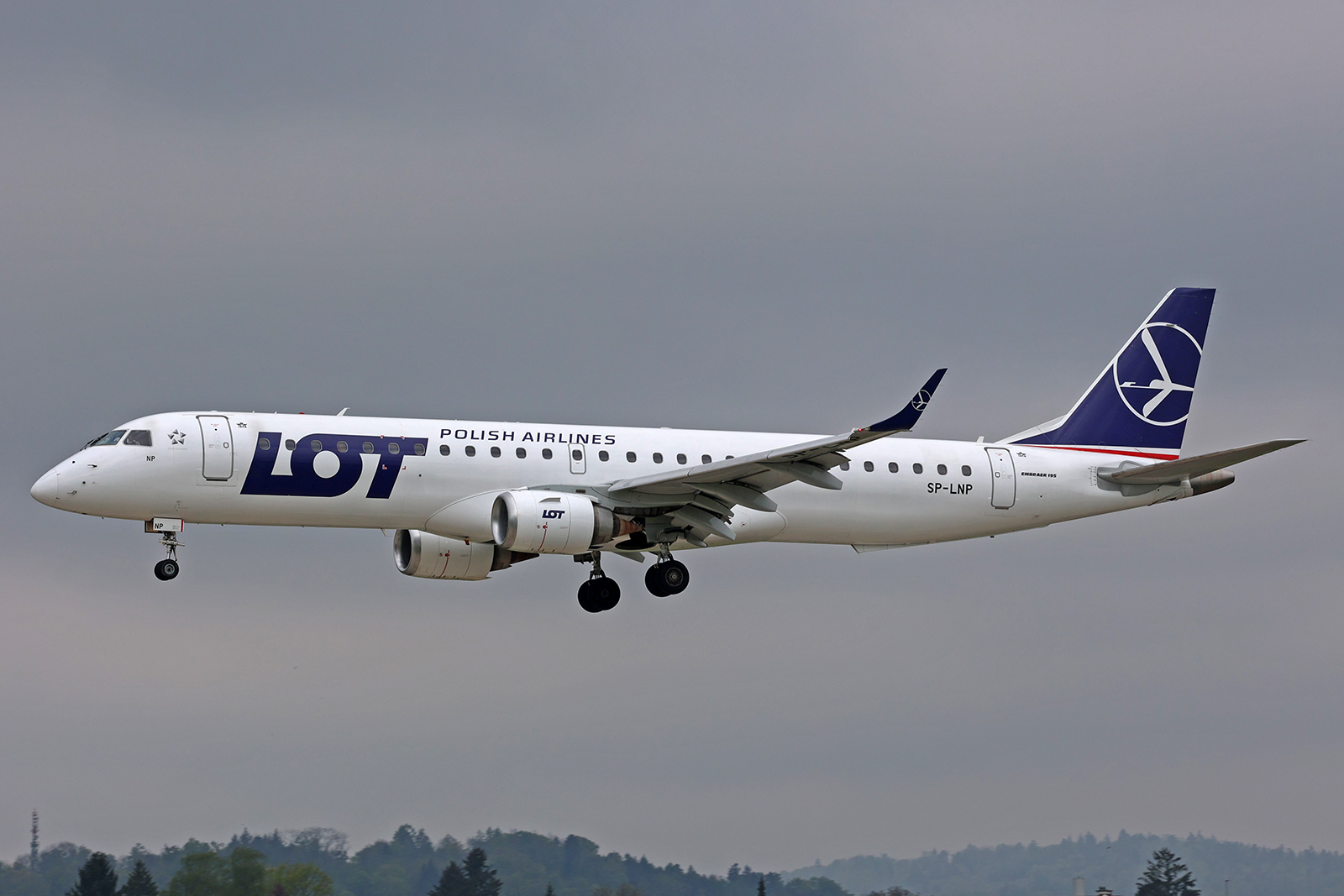 LOT Polish Airlines, SP-LNP, Embraer ERJ-195LR, msn: 19000093, 03.Mai 2023, ZRH Zürich, Switzerland.