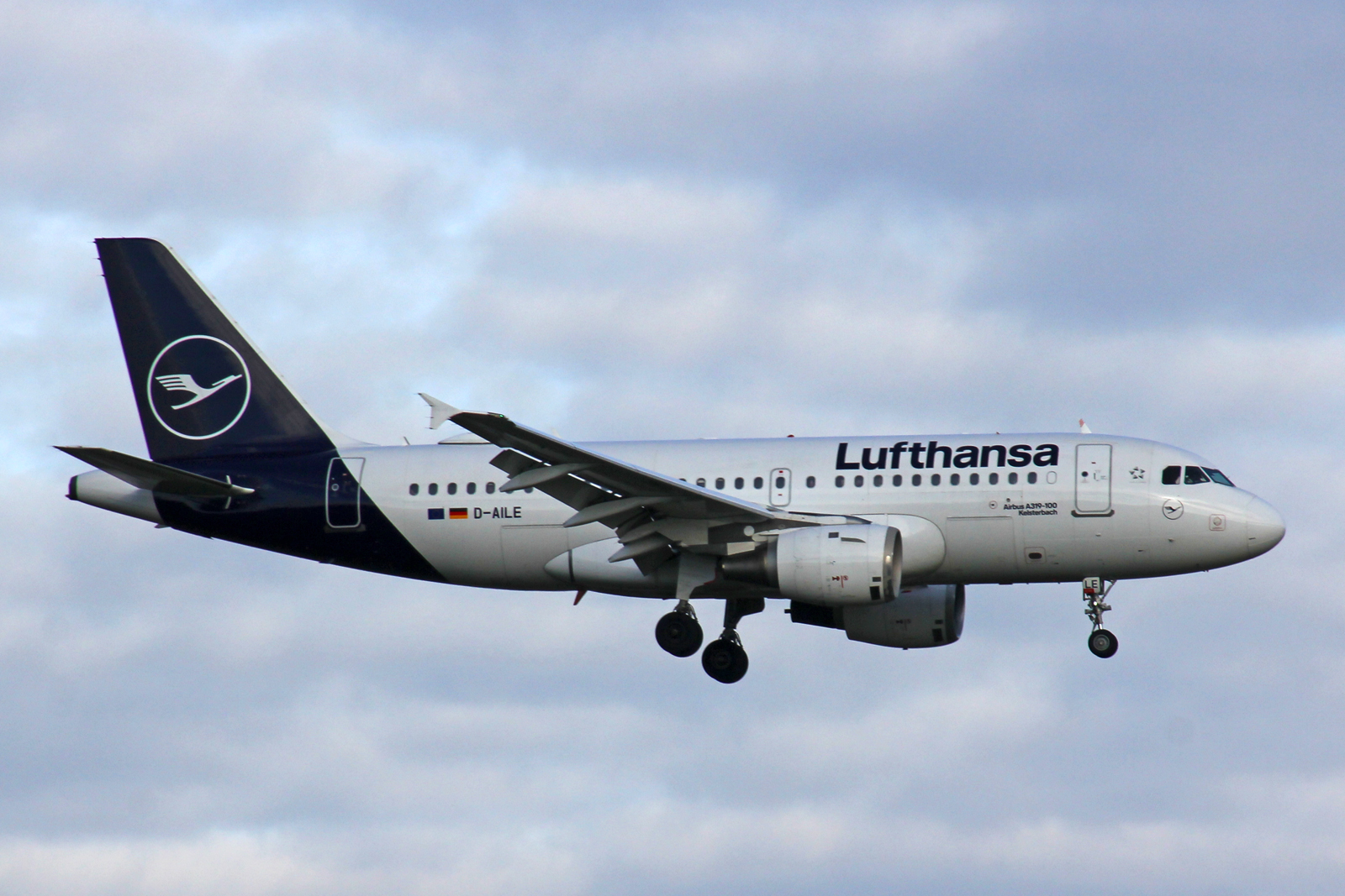 Lufthansa, D-AILE, Airbus A319-114, msn: 627,  Kelsterbach , 19.Januar 2023, ZRH Zürich, Switzerland.