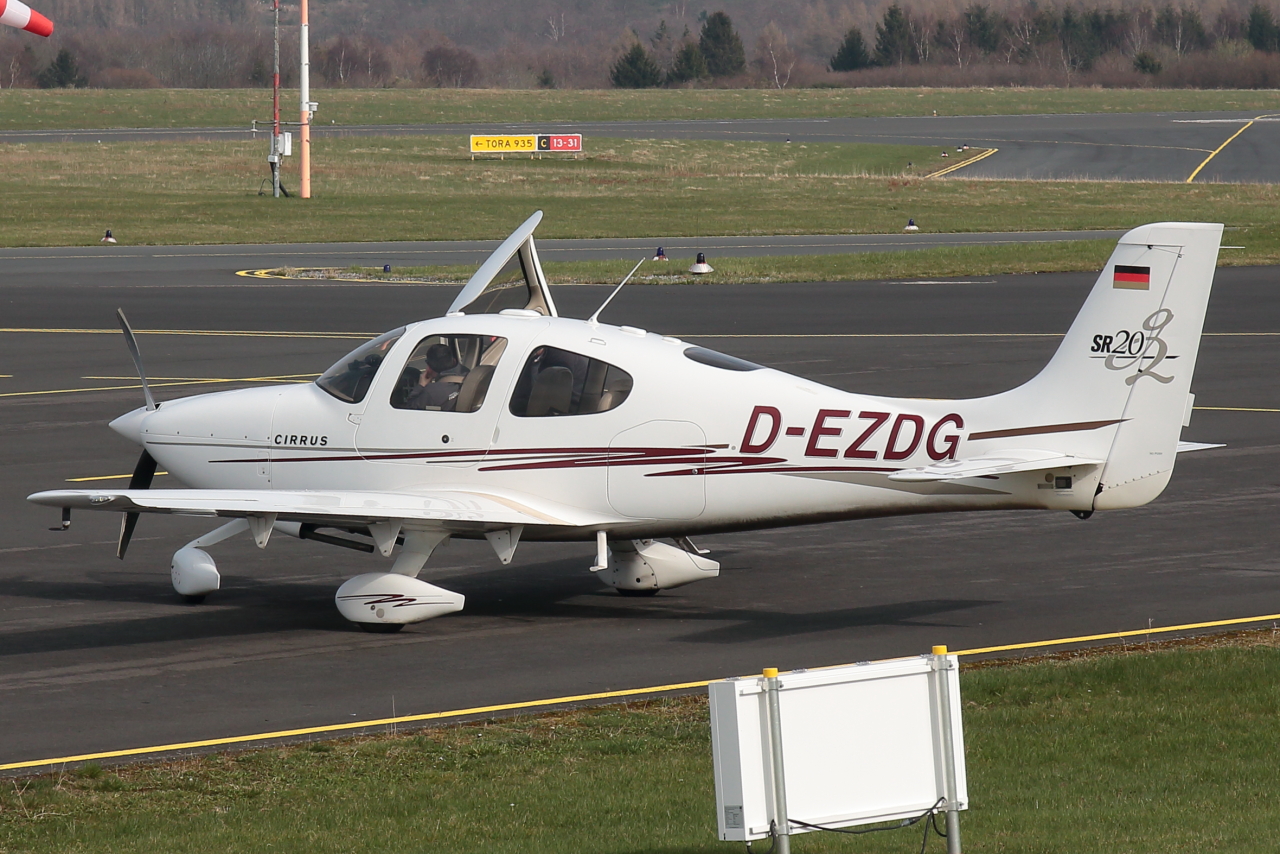 Motorflugschule Egelsbach, D-EZDG, Cirrus SR20-G2, S/N: 1426. Siegerland (EDGS) am 21.03.2024