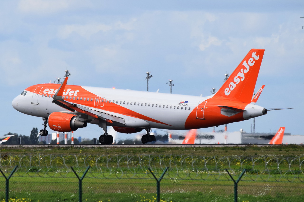 OE-INH , easyJet Europe , Airbus A320-214(WL) , Berlin-Brandenburg  Willy Brandt  , BER , 16.09.2022 ,