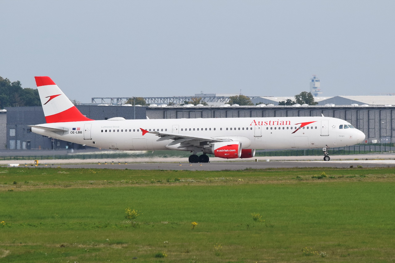 OE-LBB , Austrian Airlines , Airbus A321-111 , Berlin-Brandenburg  Willy Brandt  , BER , 25.09.2022 ,