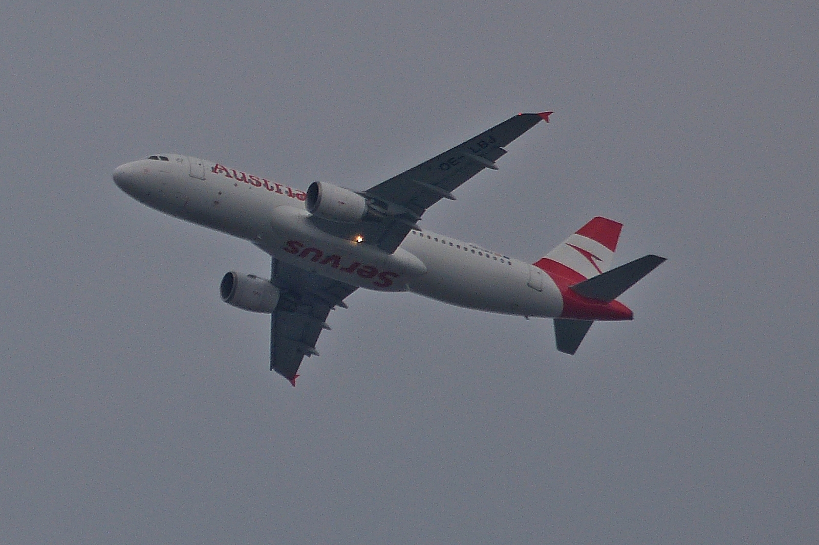OE-LBJ, Airbus 320-214 der Austrian Airlines aufgenommen nahe dem Wiener Westbahnhof. 04.06.2023 